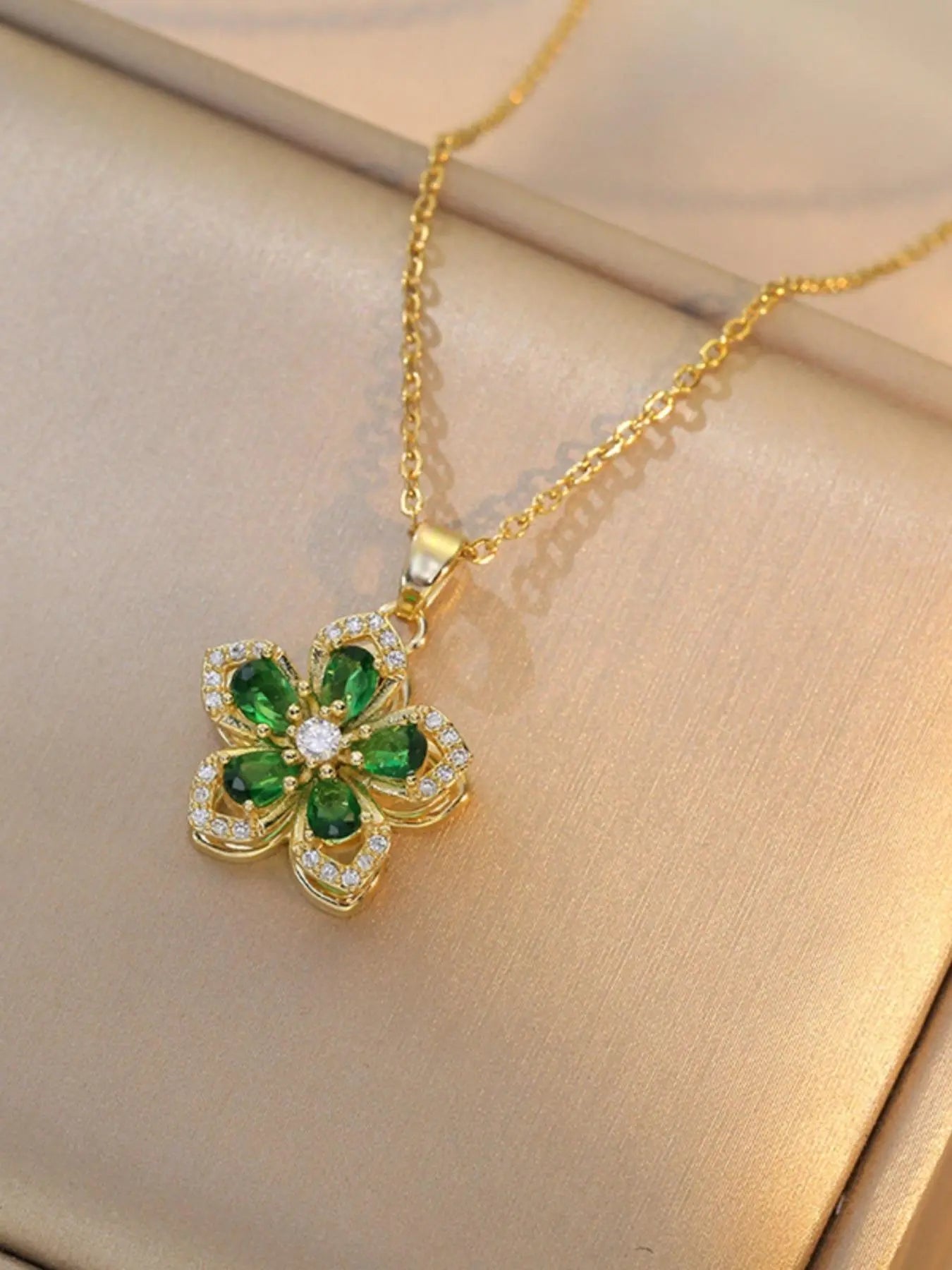 Rhinestone Flower Pendant Necklace
